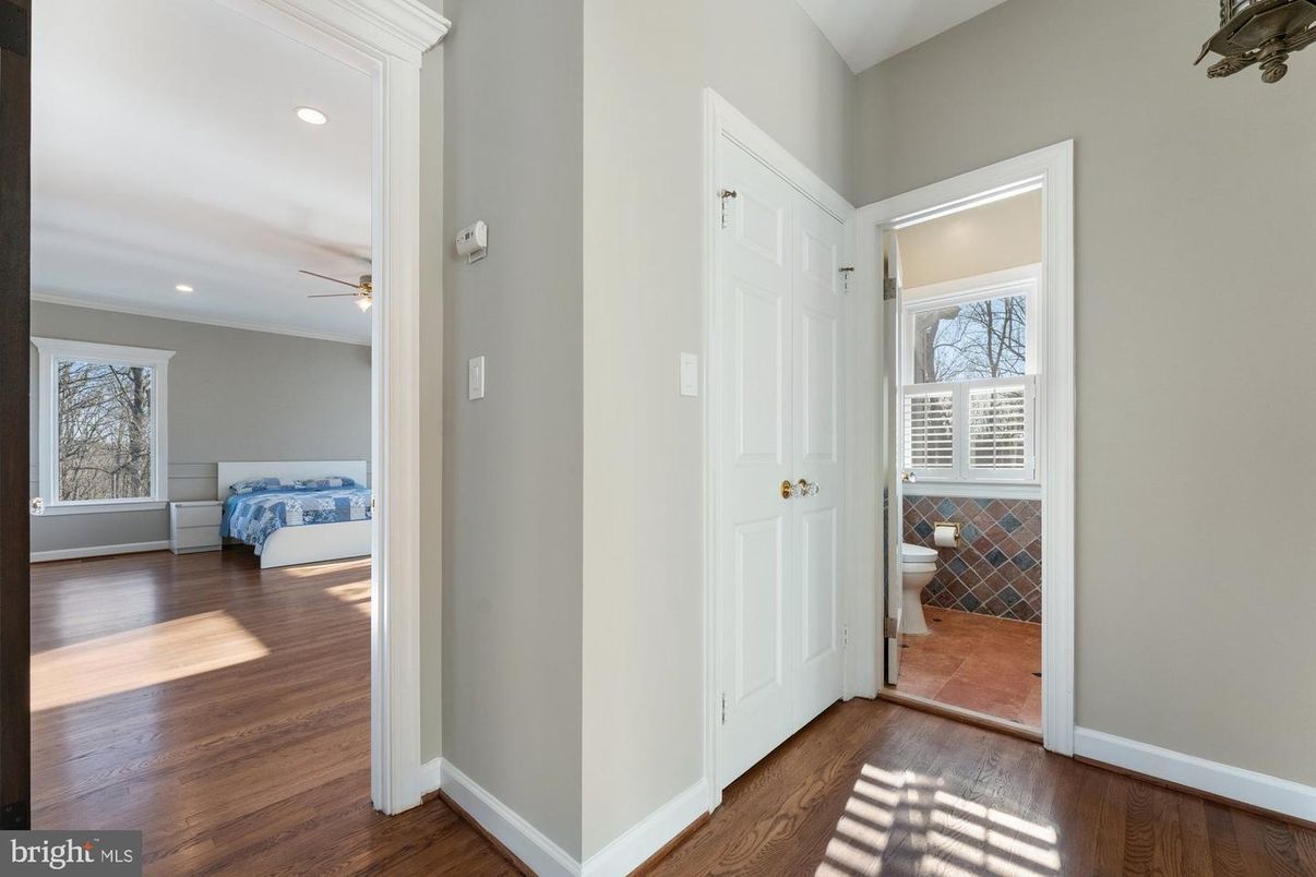 Bathroom, Interior, Recessed Lighting, Wood Texture Flooring