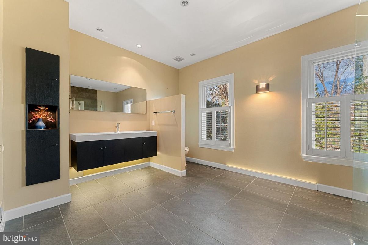 Bathroom, Interior, Recessed Lighting