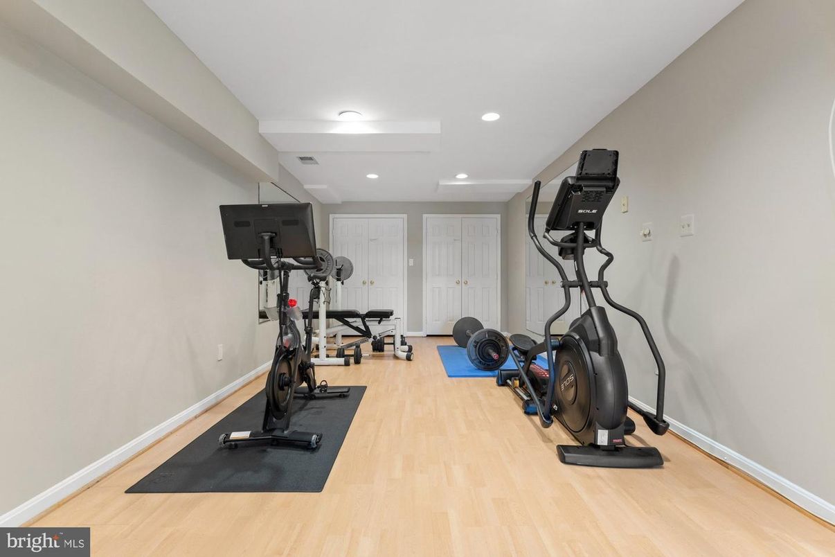 Fitness Equipment, Interior, Recessed Lighting, Wood Texture Flooring