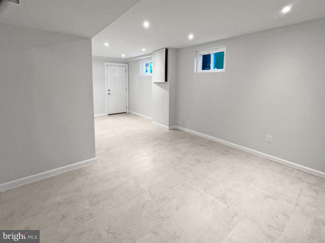 Empty room, Interior, Marble, Recessed Lighting