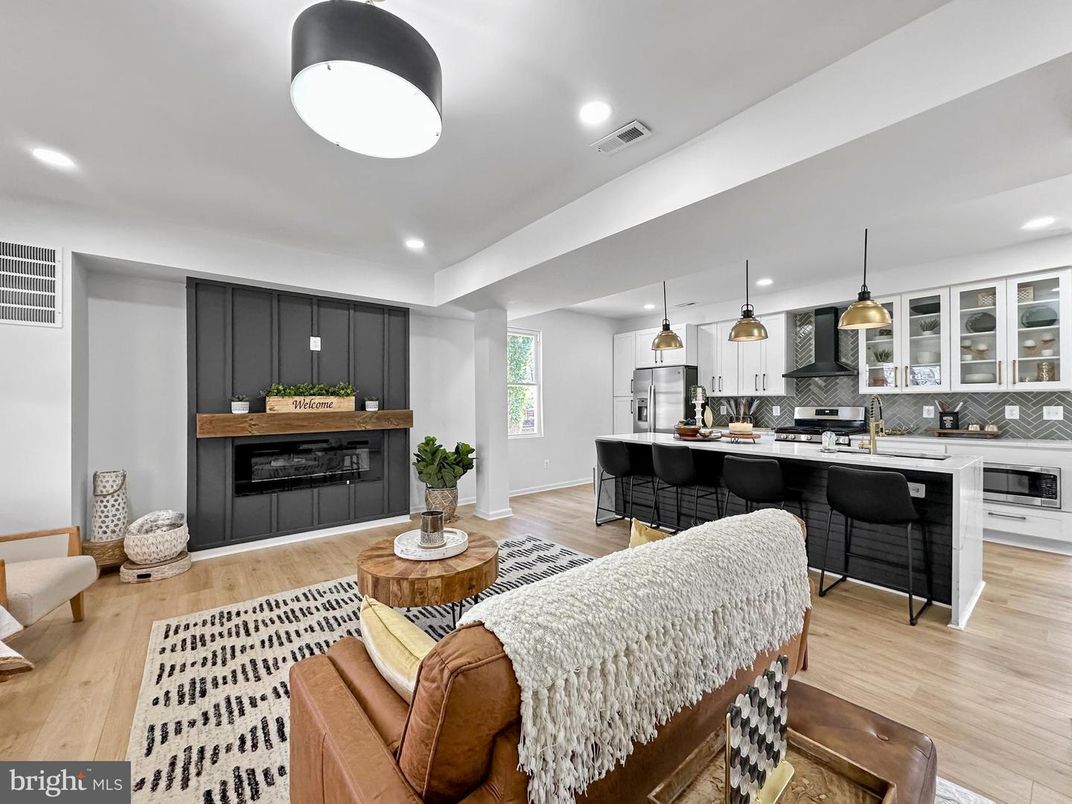 Fireplace, Interior, Kitchen, Pendant Lights, Recessed Lighting, Wood Texture Flooring