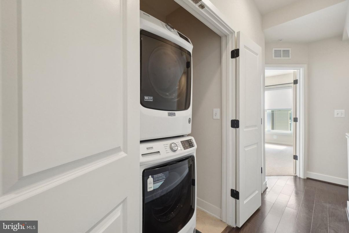 Interior, Utility Closets, Washer, Wood Texture Flooring