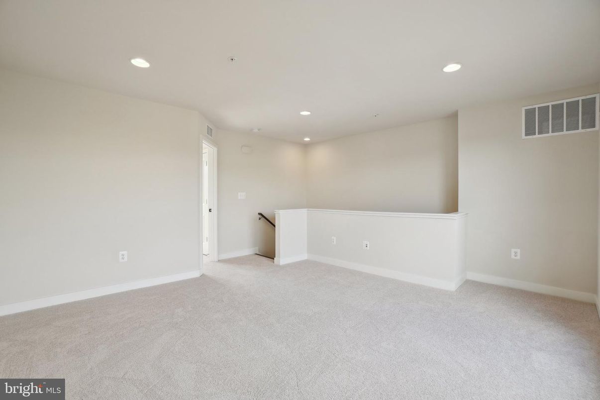 Empty room, Interior, Recessed Lighting