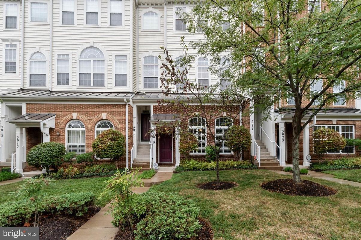 Exterior, Facade, Brick Facade, Georgian