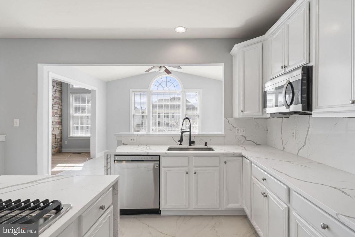 Interior, Kitchen, Marble, Marble Walls, Recessed Lighting