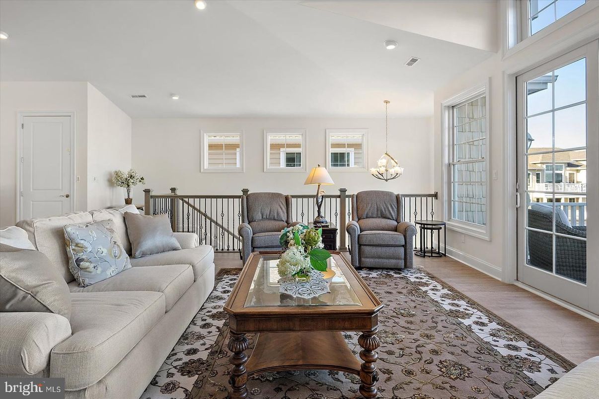 Interior, Living room, Pendant Lights, Recessed Lighting, Wood Texture Flooring