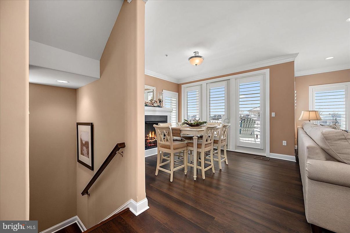 Dining room, Fireplace, Interior, Recessed Lighting, Wood Texture Flooring
