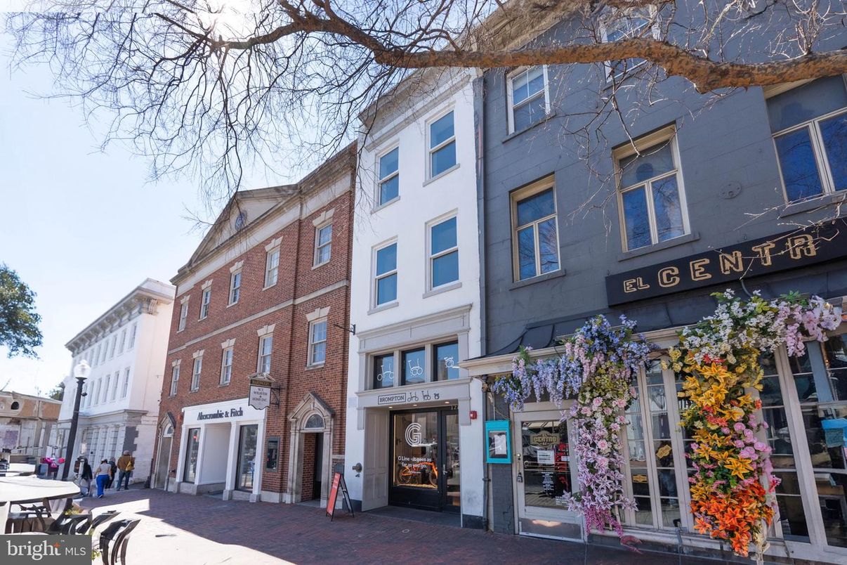 Exterior, Facade, Brick Facade, Rowhouse