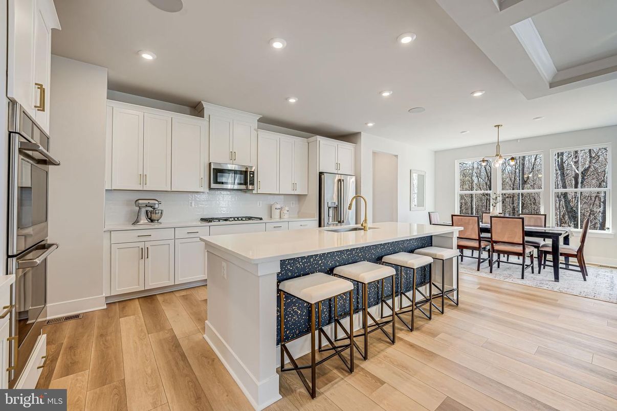 Dining room, Interior, Kitchen, Pendant Lights, Recessed Lighting, Stainless Steel Appliances, Wood Texture Flooring