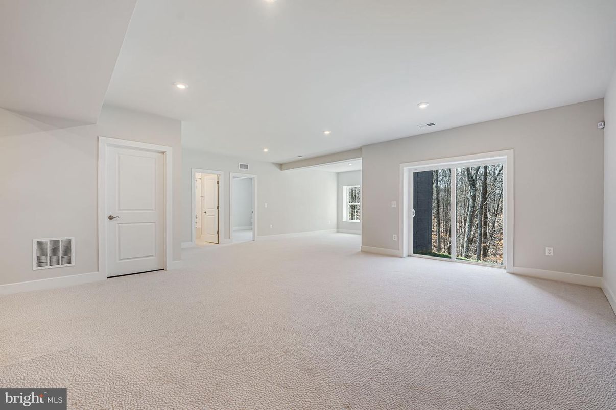 Empty room, Interior, Recessed Lighting