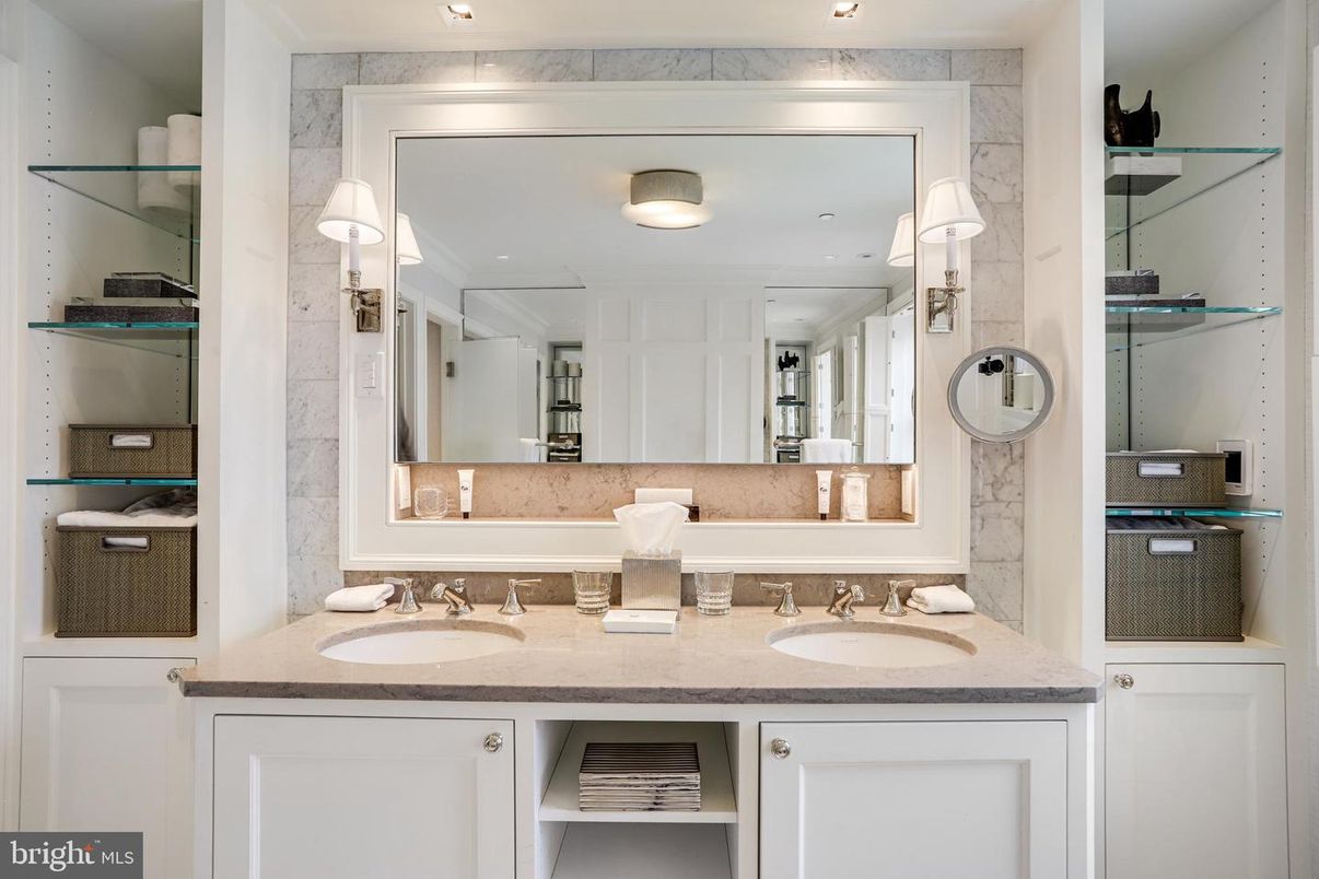 Bathroom, Dual Sink Vanities, Interior