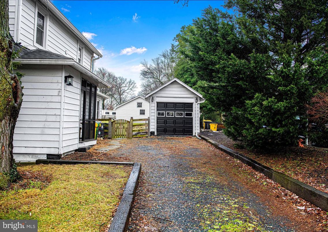Backyard, Detached Garage, Exterior