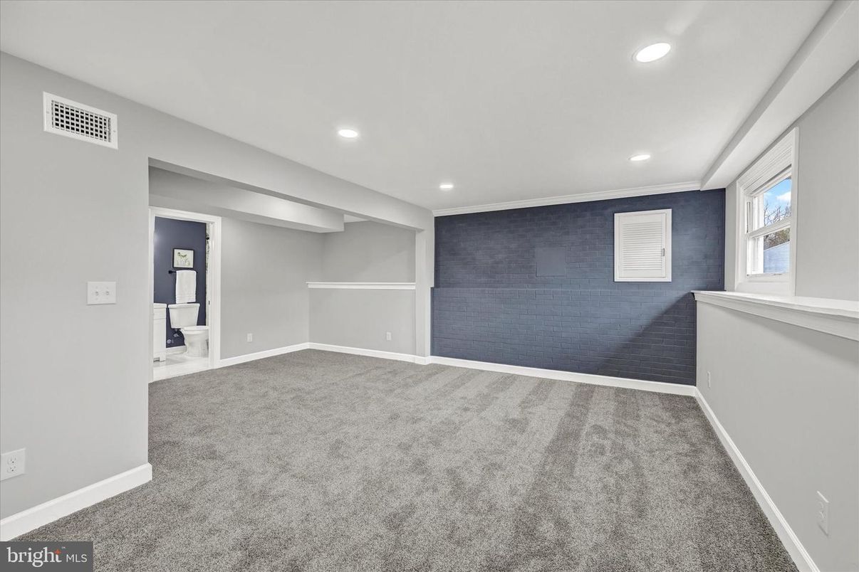Empty room, Interior, Recessed Lighting