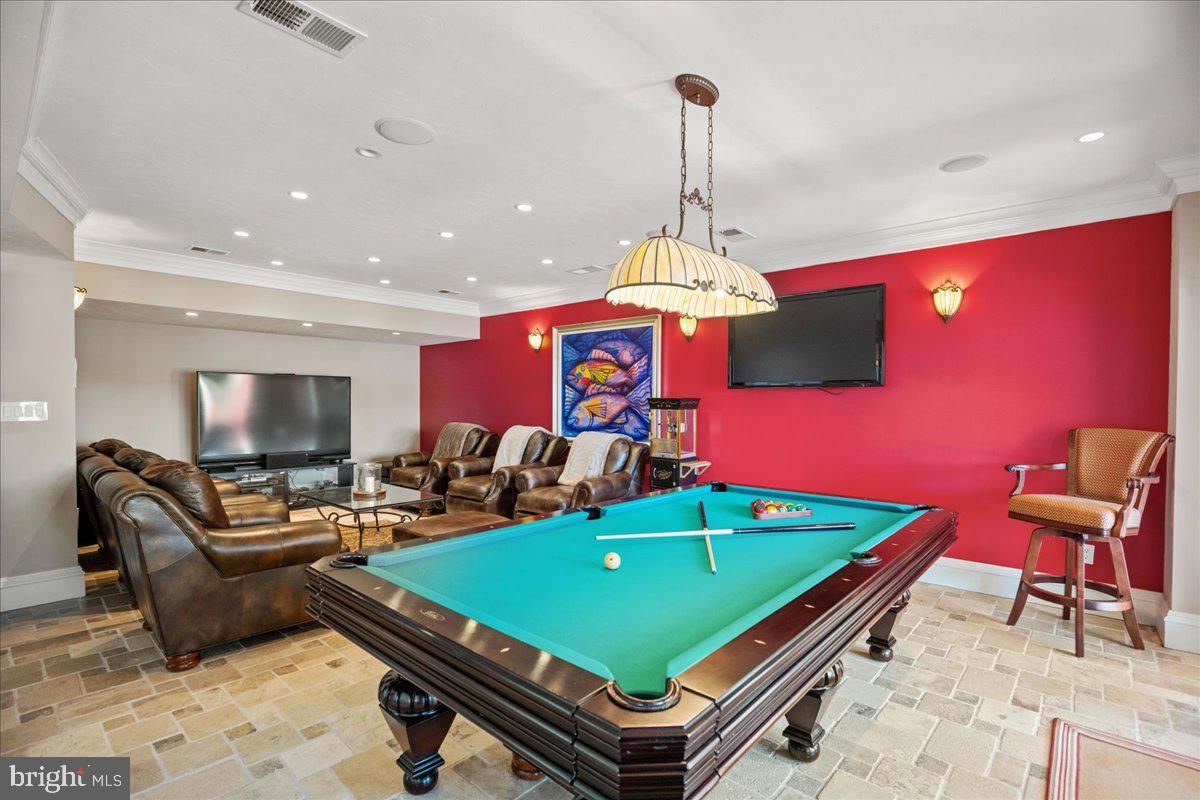 Billiard Table, Game Room, Interior, Living room, Pendant Lights, Recessed Lighting