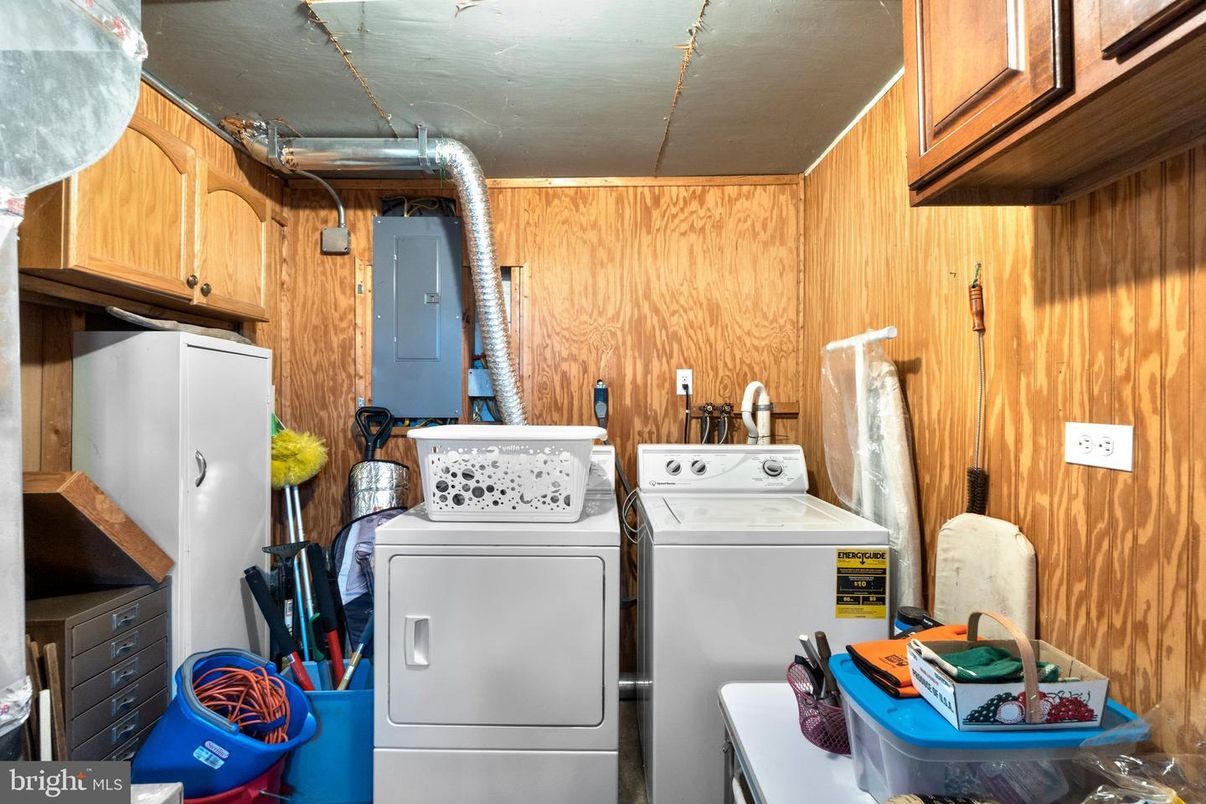 Interior, Washer, Wooden Walls