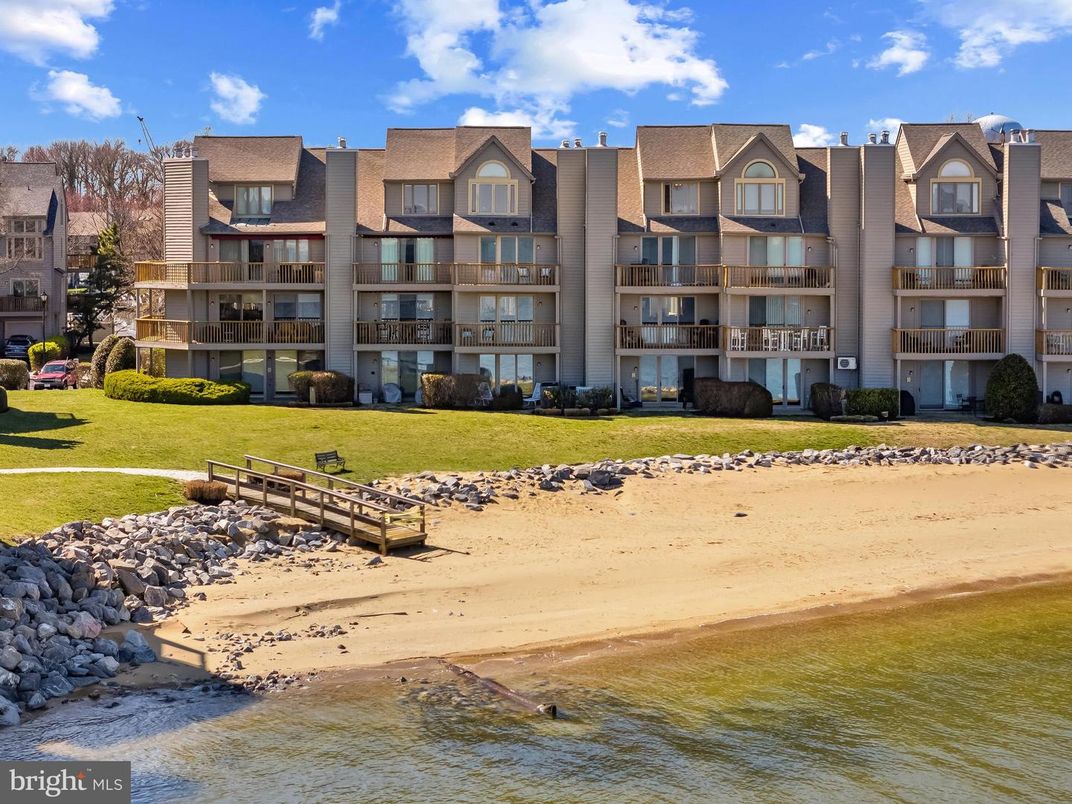 Exterior, Facade, Lake, Condo Building