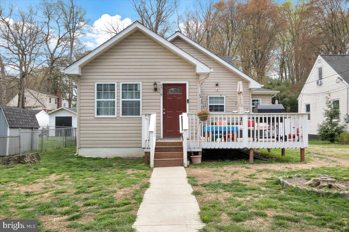 Exterior, Facade, None