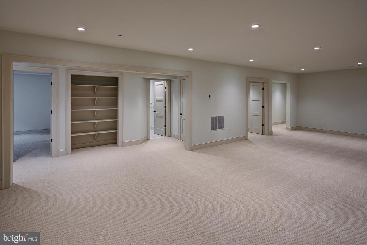 Empty room, Interior, Recessed Lighting