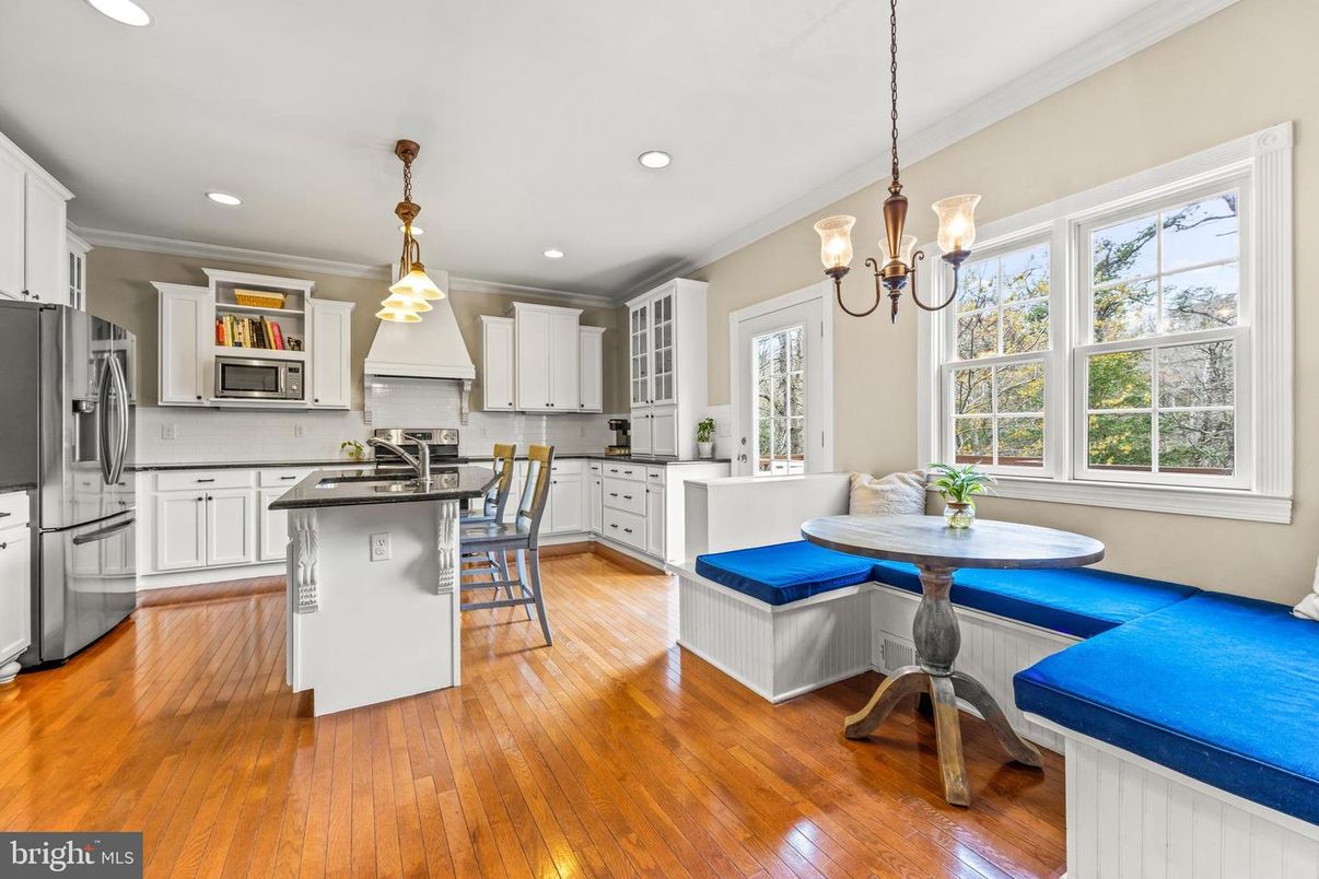 Chandelier, Dining room, Interior, Kitchen, Pendant Lights, Recessed Lighting, Wood Texture Flooring