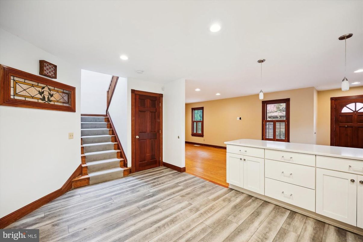 Interior, Pendant Lights, Recessed Lighting, Wood Texture Flooring