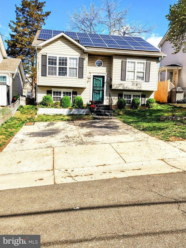 Exterior, Facade, Solar Panels, Raised Ranch