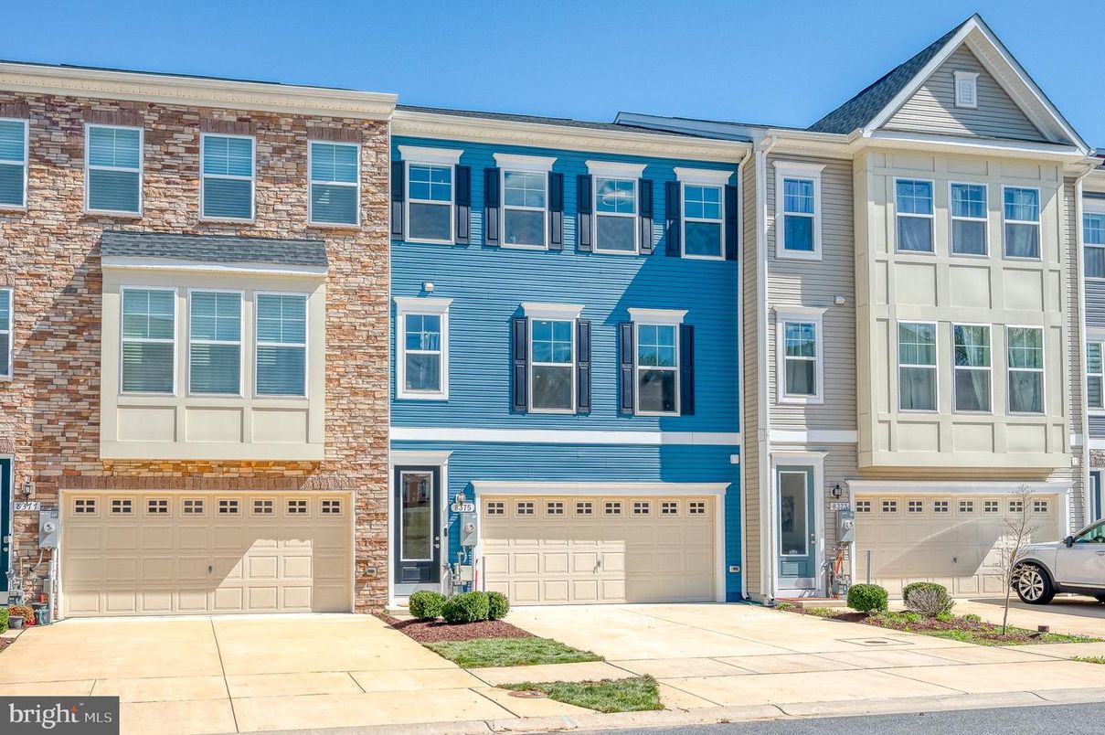 Attached, Exterior, Facade, Rowhouse
