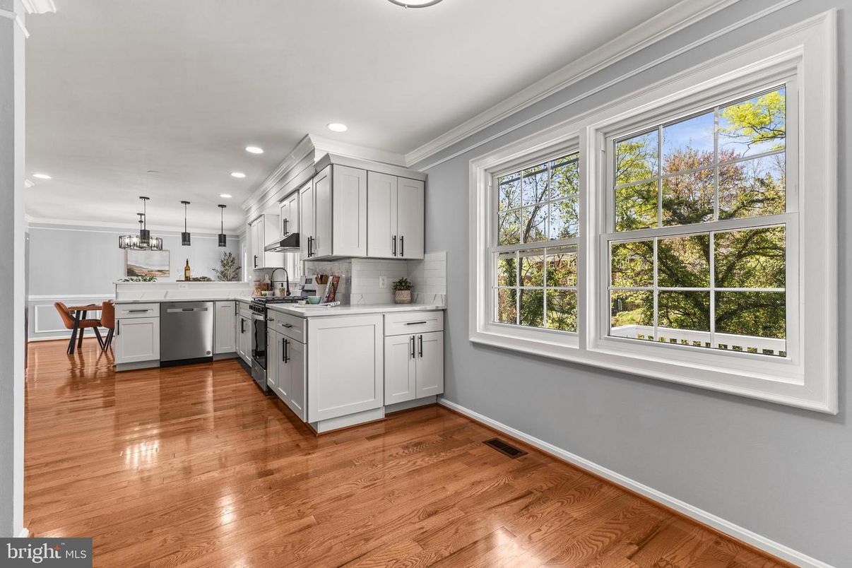 Dining room, Interior, Kitchen, Pendant Lights, Recessed Lighting, Wood Texture Flooring