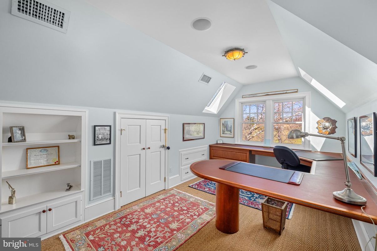 Home Office, Interior