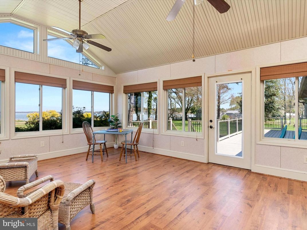 Dining room, Interior, Sun Room, Water, Wood Texture Flooring