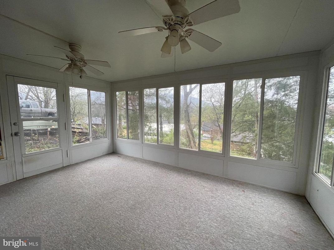Empty room, Interior, Sun Room