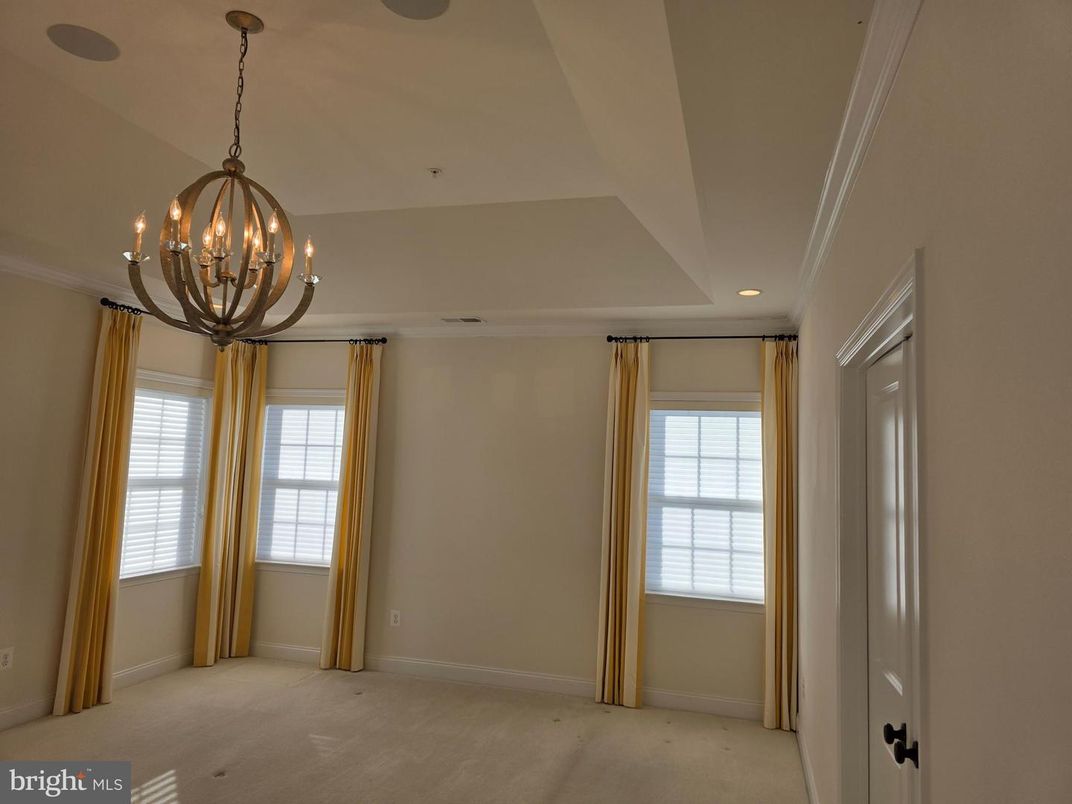 Chandelier, Empty room, Interior, Recessed Lighting