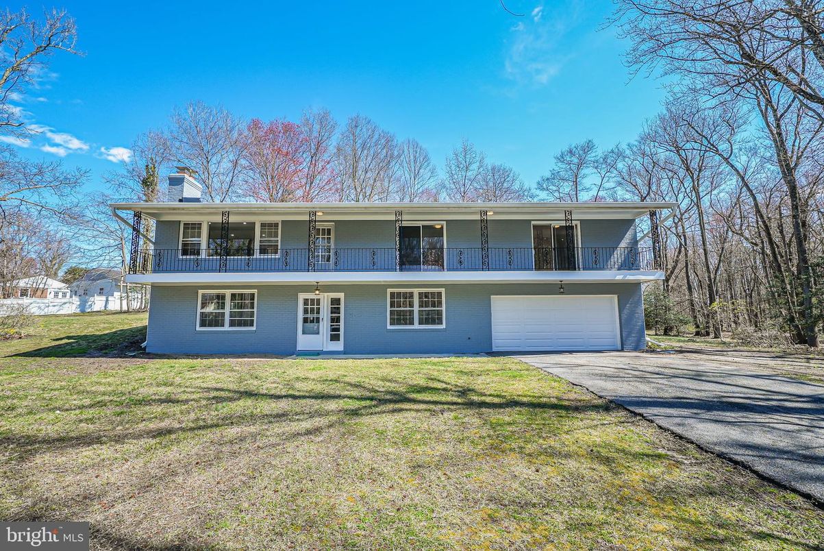 Attached, Exterior, Facade, Raised Ranch