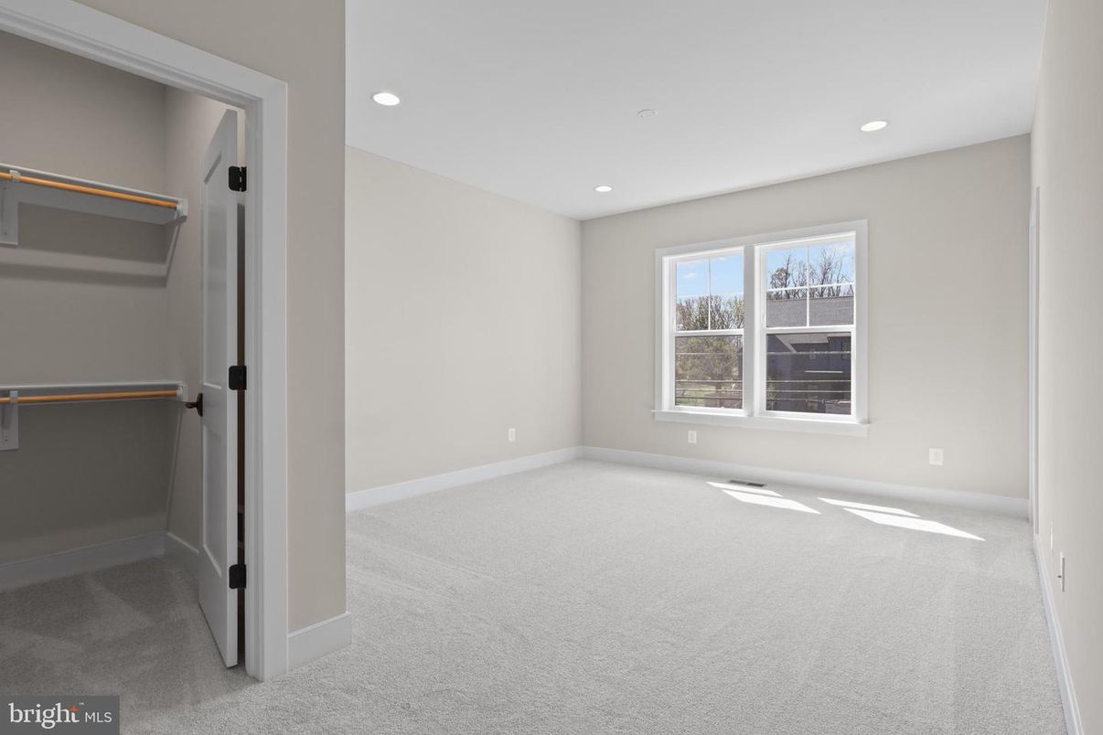 Empty room, Interior, Recessed Lighting