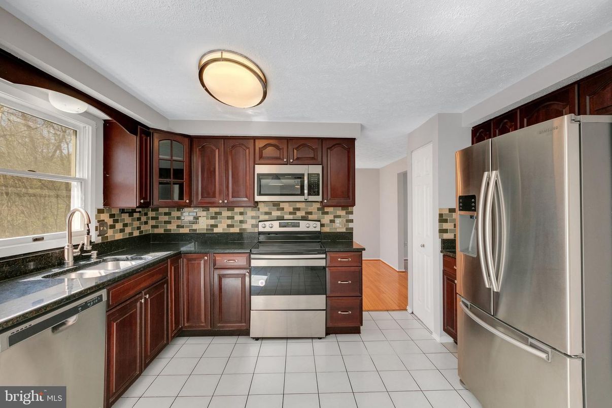 Interior, Kitchen, Stainless Steel Appliances