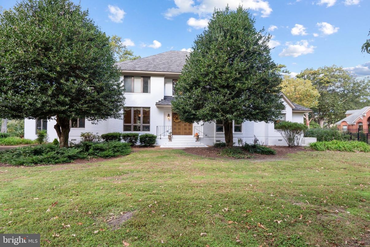 Backyard, Exterior, Facade, French Provincial