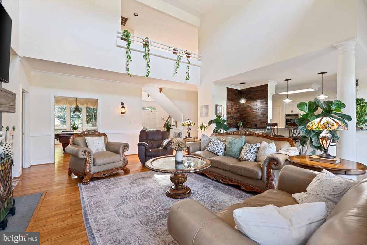 Dining room, Interior, Living room, Pendant Lights, Stone Walls, Wood Texture Flooring