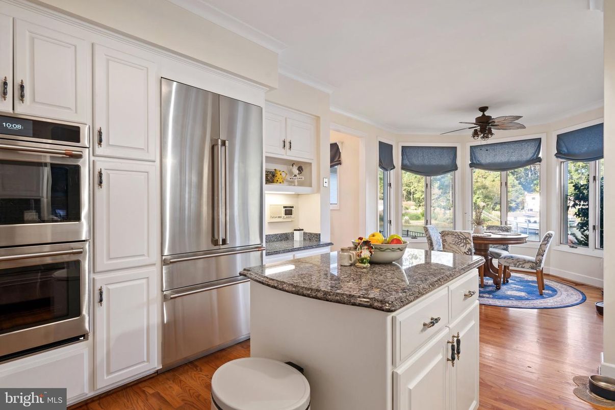 Dining room, Interior, Kitchen, Stainless Steel Appliances, Wood Texture Flooring