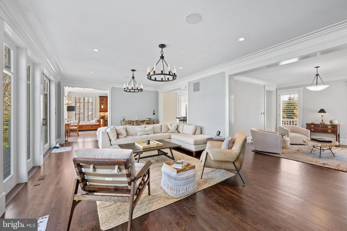 Chandelier, Dining room, Interior, Living room, Pendant Lights, Recessed Lighting, Wood Texture Flooring