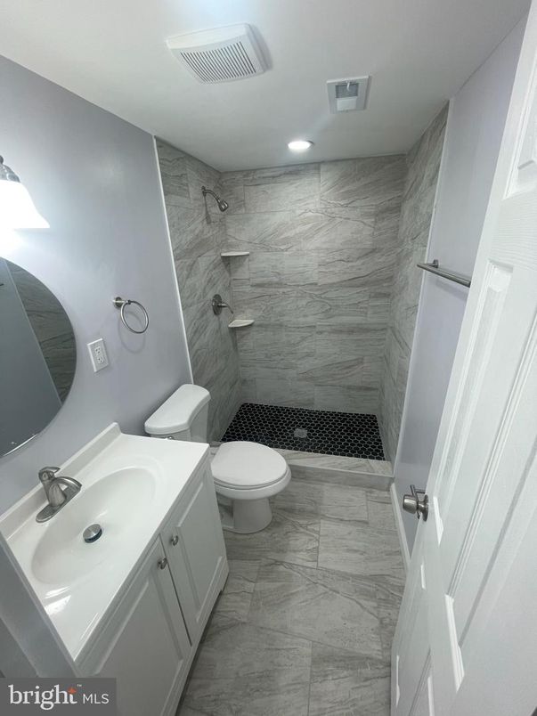 Bathroom, Interior, Marble Walls, Recessed Lighting