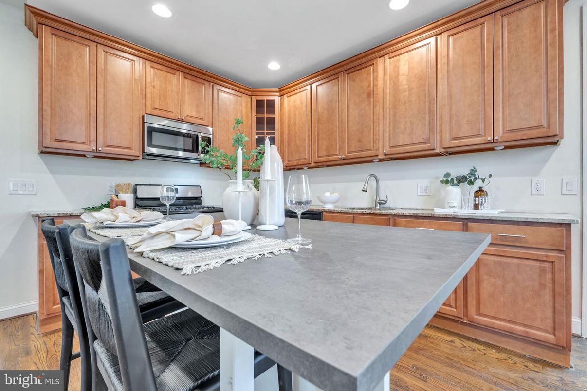 Dining room, Interior, Kitchen, Recessed Lighting, Wood Texture Flooring