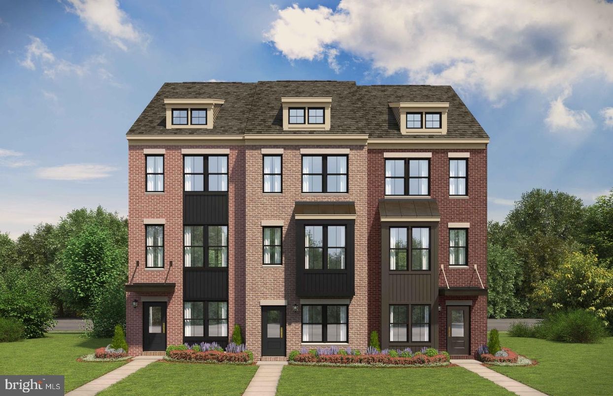 Exterior, Facade, Brick Facade, Georgian