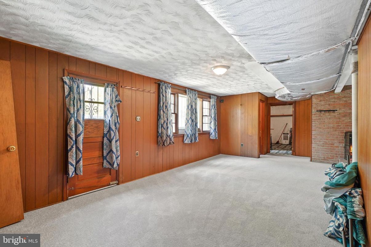 Empty room, Interior, Stone Walls, Wooden Walls