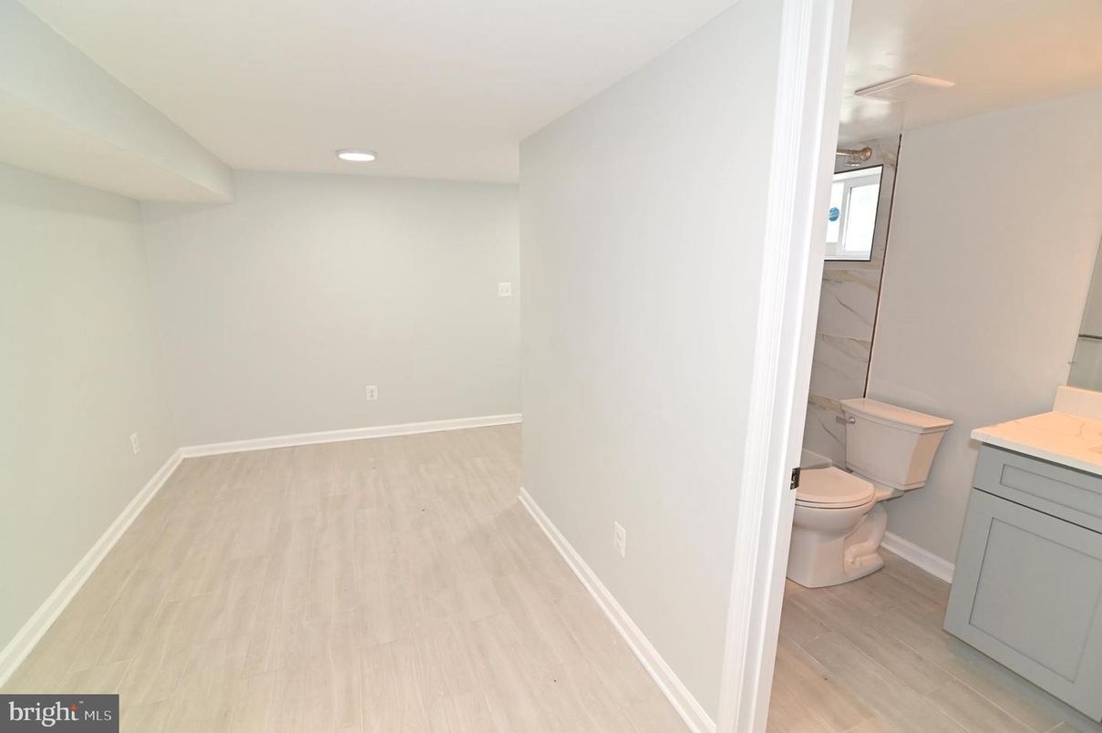 Bathroom, Interior, Recessed Lighting, Wood Texture Flooring