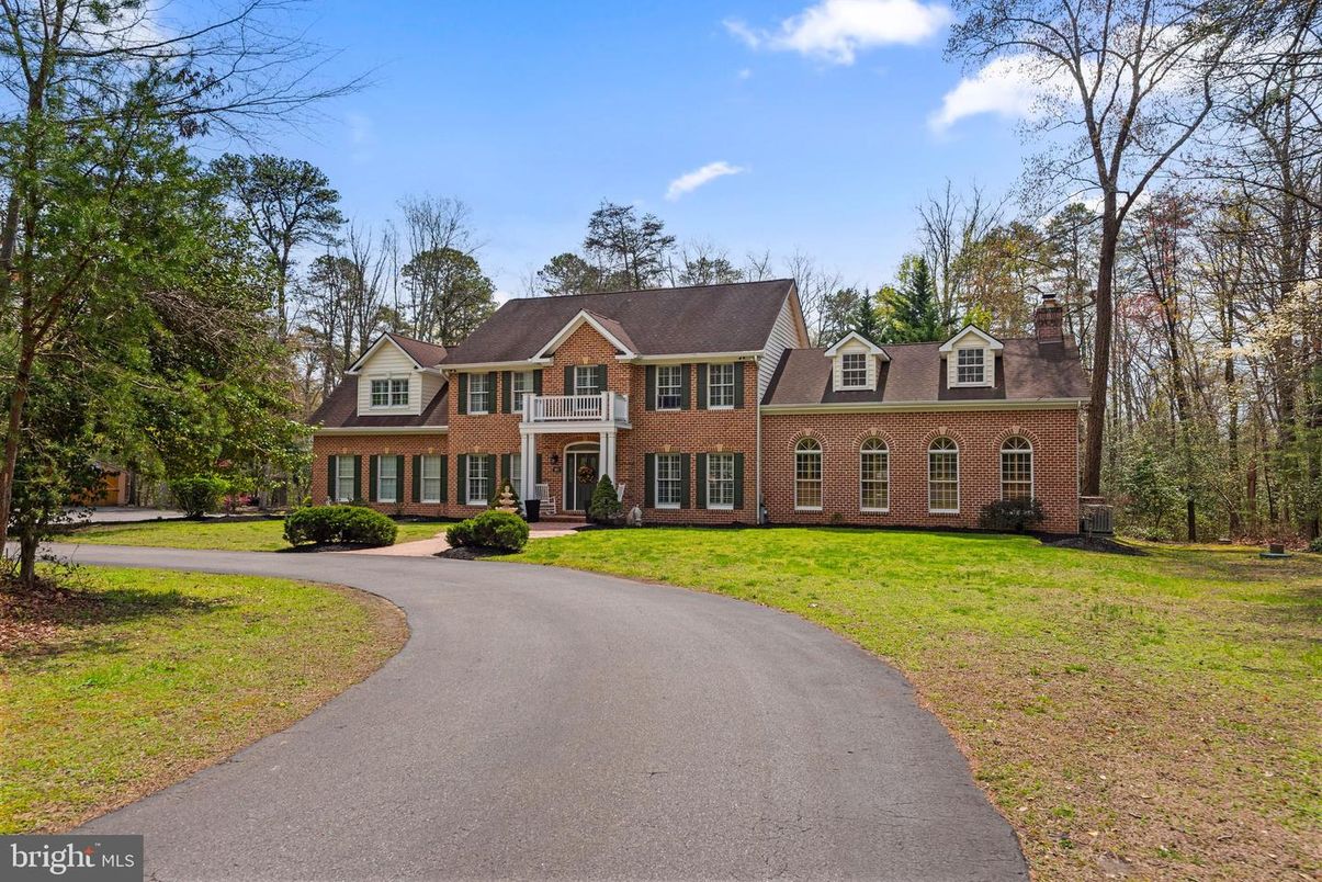 Backyard, Exterior, Facade, Brick Facade, Georgian