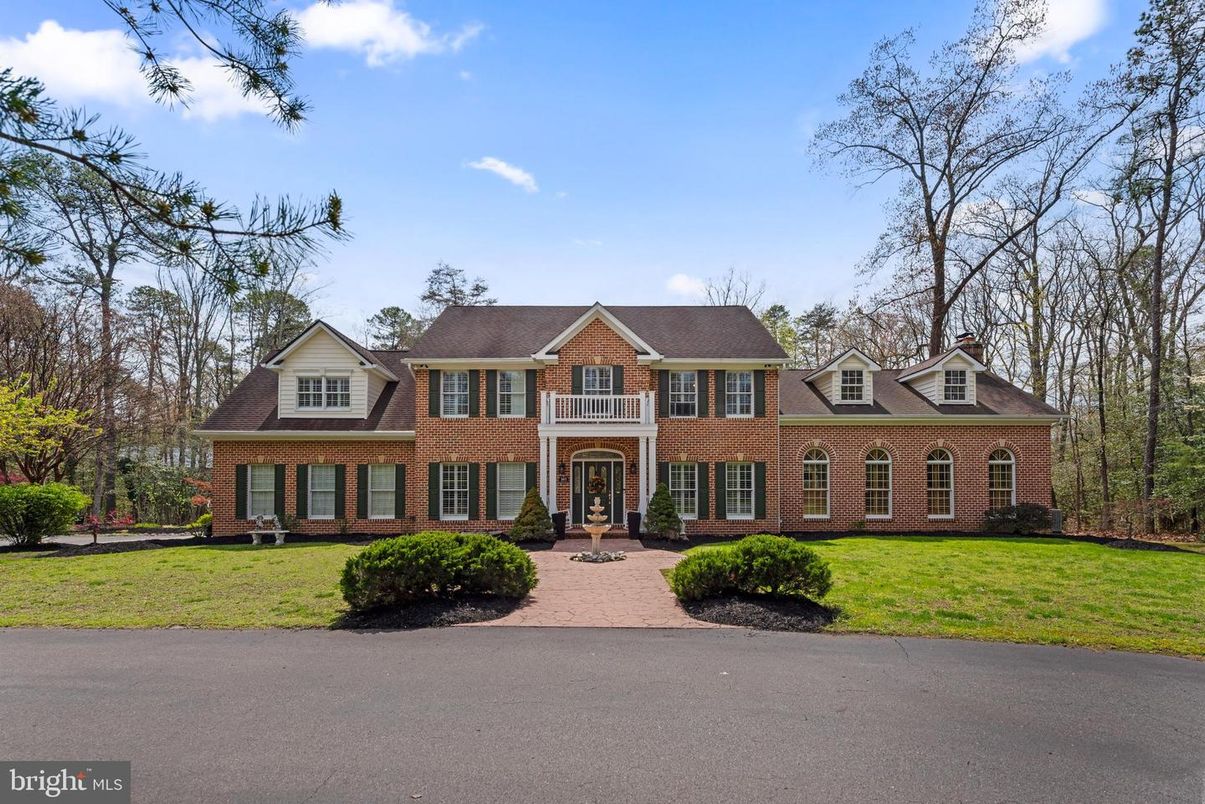 Exterior, Facade, Brick Facade, Georgian