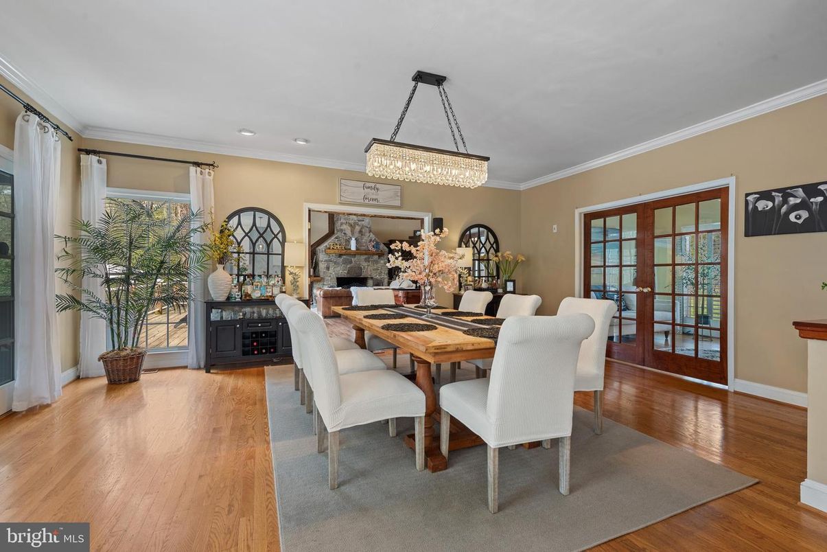 Chandelier, Dining room, Fireplace, Interior, Recessed Lighting, Wood Texture Flooring