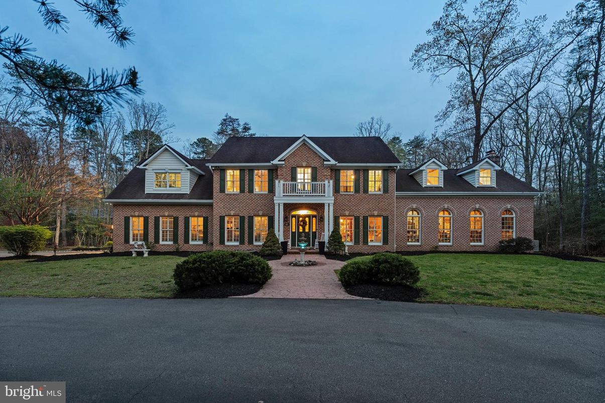 Exterior, Facade, Brick Facade, Georgian
