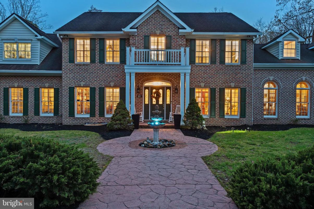 Exterior, Facade, Brick Facade, Georgian