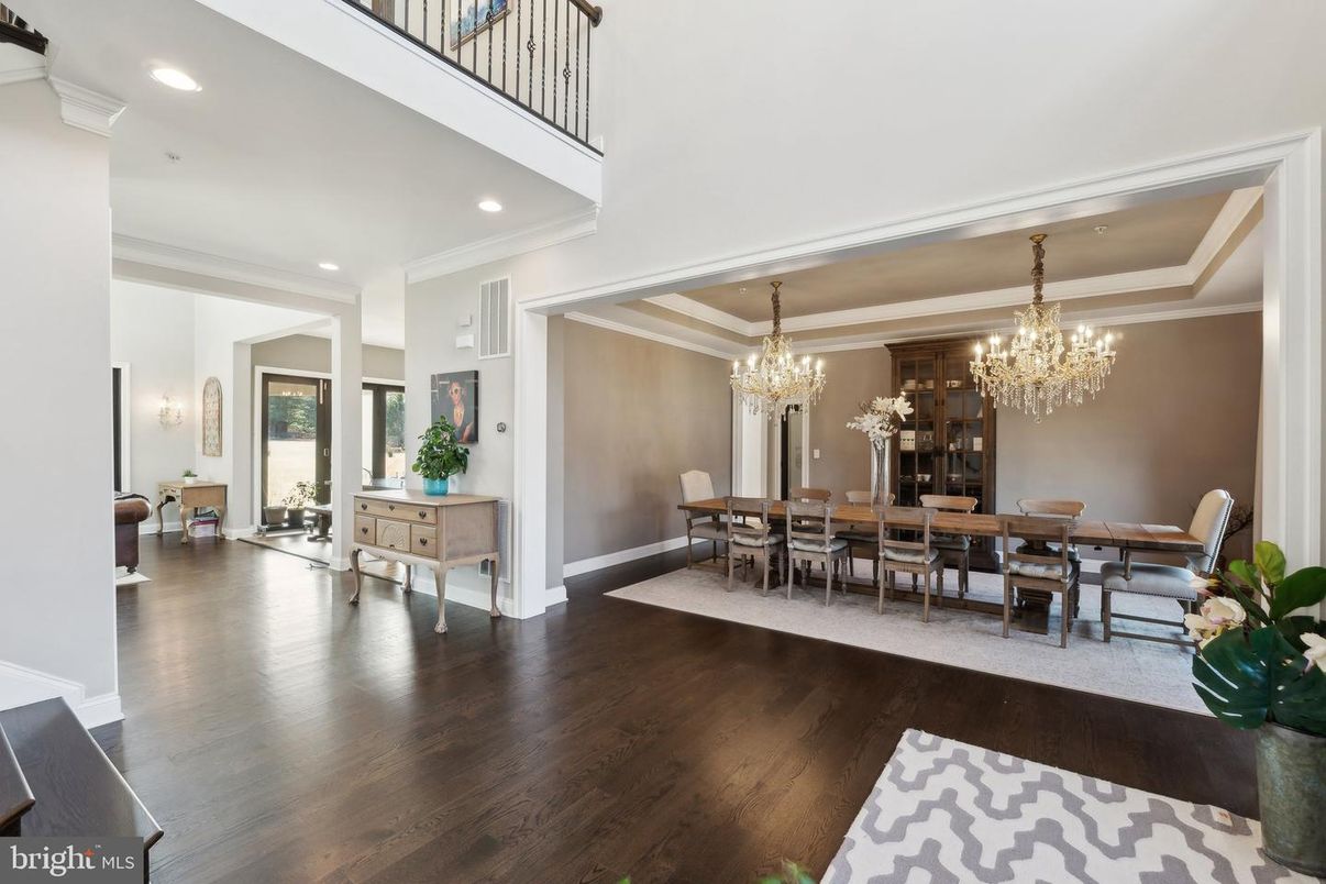 Chandelier, Dining room, Interior, Recessed Lighting, Wood Texture Flooring