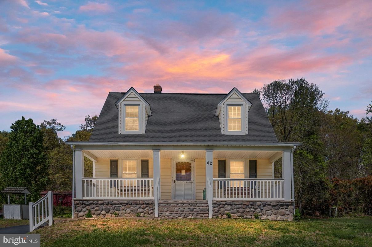 Exterior, Facade, Cape Cod